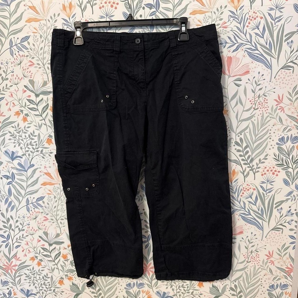 Vintage Y2K Relativity Black Cropped Cargo Pants Grommet Capris